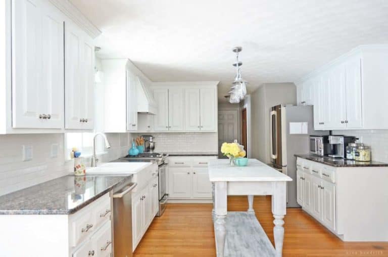 How to Warm Up a White Kitchen: 10 Easy Tips to Add Character