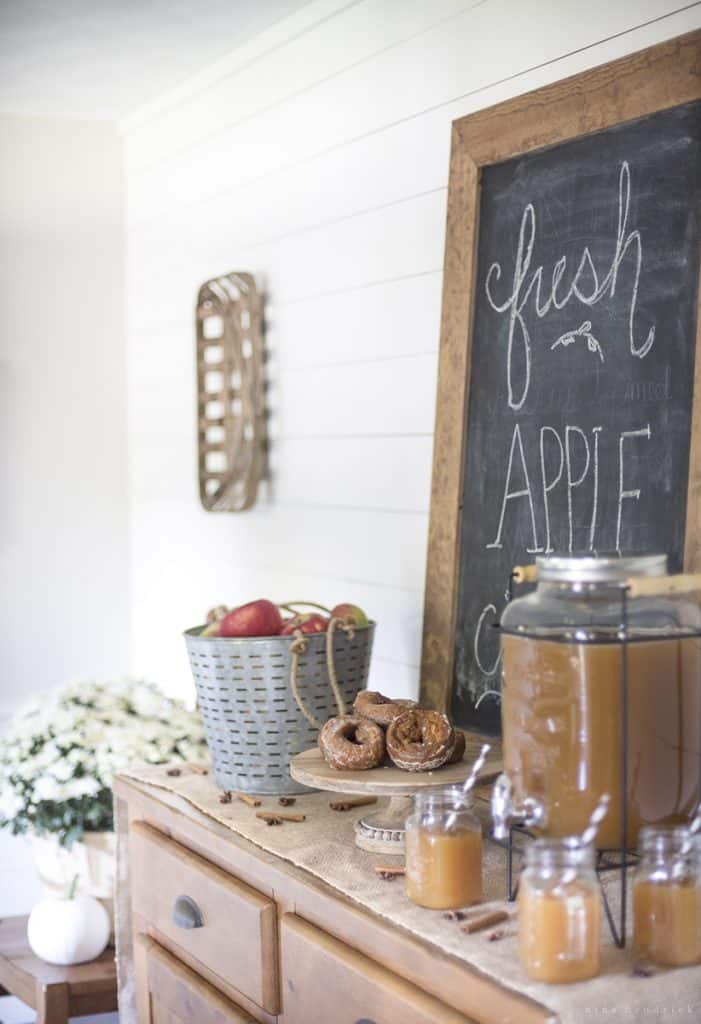 Apple Cider Bar & Fall Dining Room | Find inspiration for fall entertaining with this simply decorated dining room, including an apple cider bar!