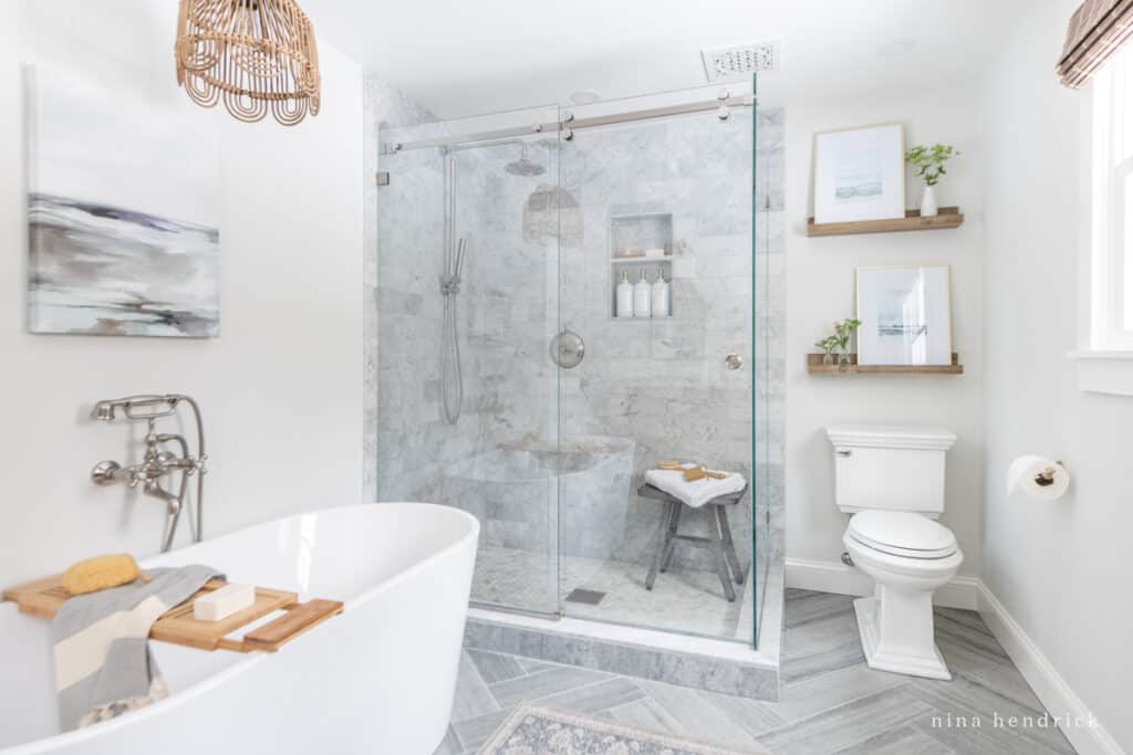 Coastal bathroom design ideas such as ocean-inspired art, shades of blue and gray, and driftwood accents