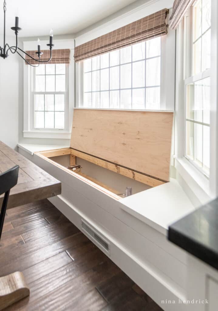 Bay window storage bench that opens