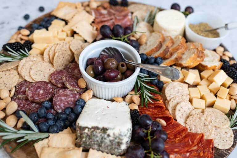 How to Make a Perfect Charcuterie Board