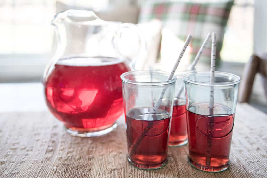 Start off your Christmas Brunch with holiday mimosa spritzers with cranberry juice. 