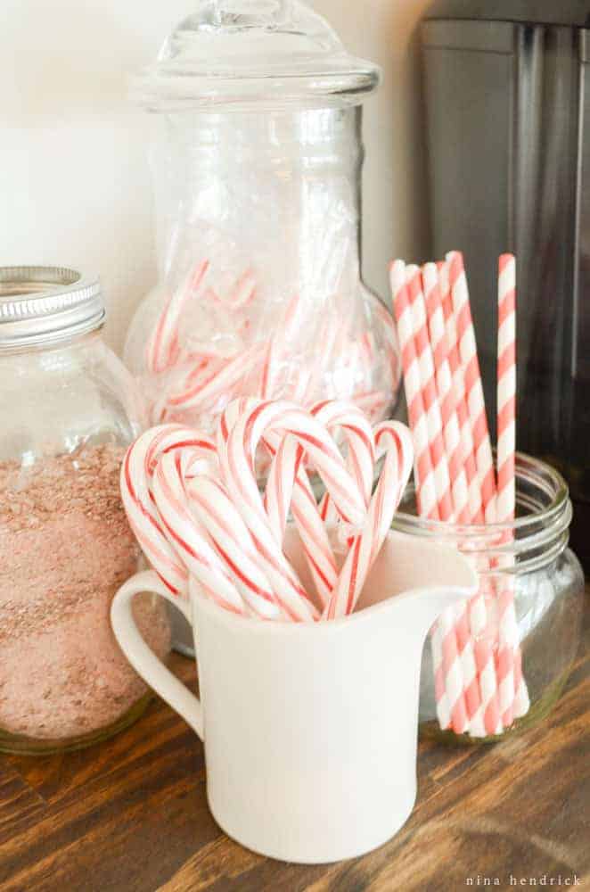 Christmas Home Tour | Rustic and Cozy Christmas Holiday Decor Inspiration from @nina_hendrick