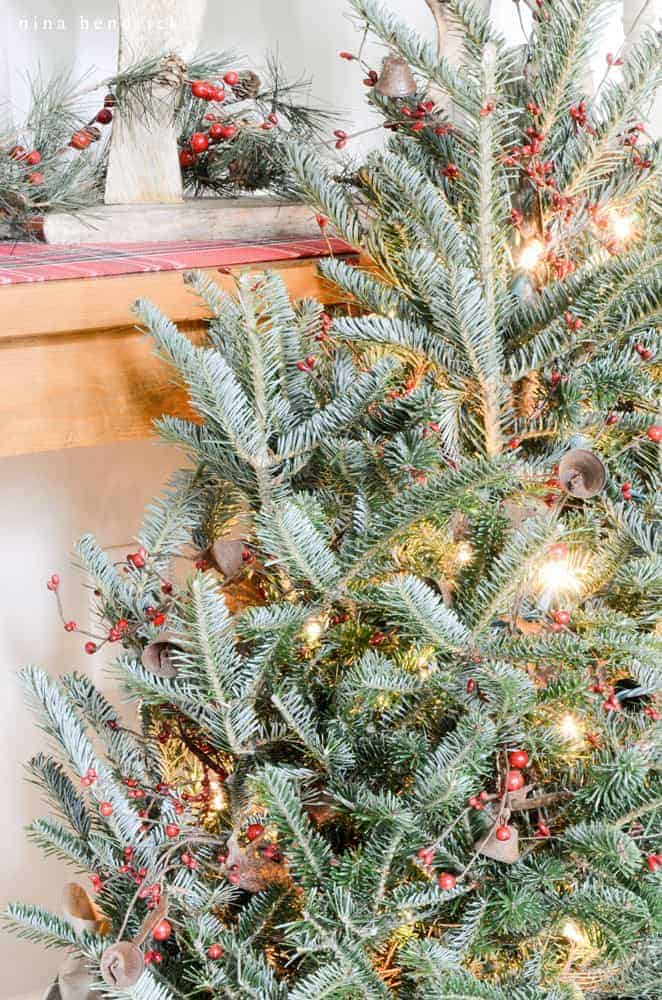 Christmas Home Tour | Rustic and Cozy Christmas Holiday Decor Inspiration from @nina_hendrick