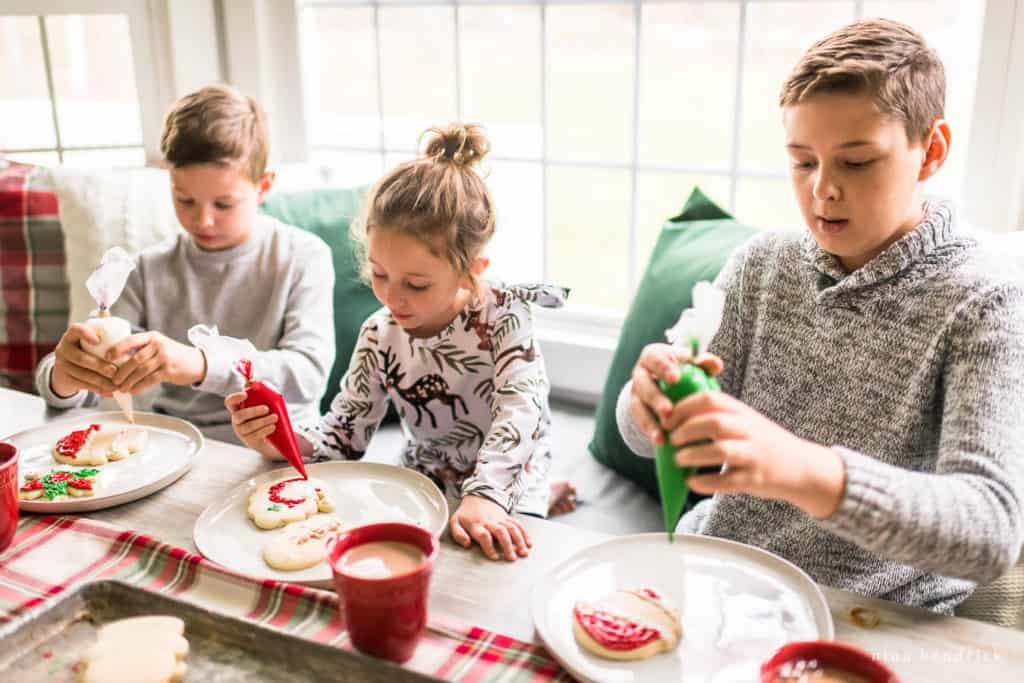 Decorating Christmas Cookies