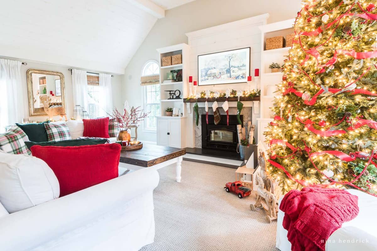 Classic Christmas Family Room | Nina Hendrick Home