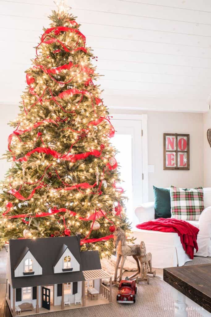 Nostalgic-Inspired Christmas Tree