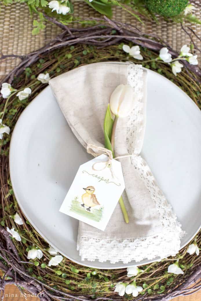 How to create a tablescape that your guests love with little gifts and personalized tags.