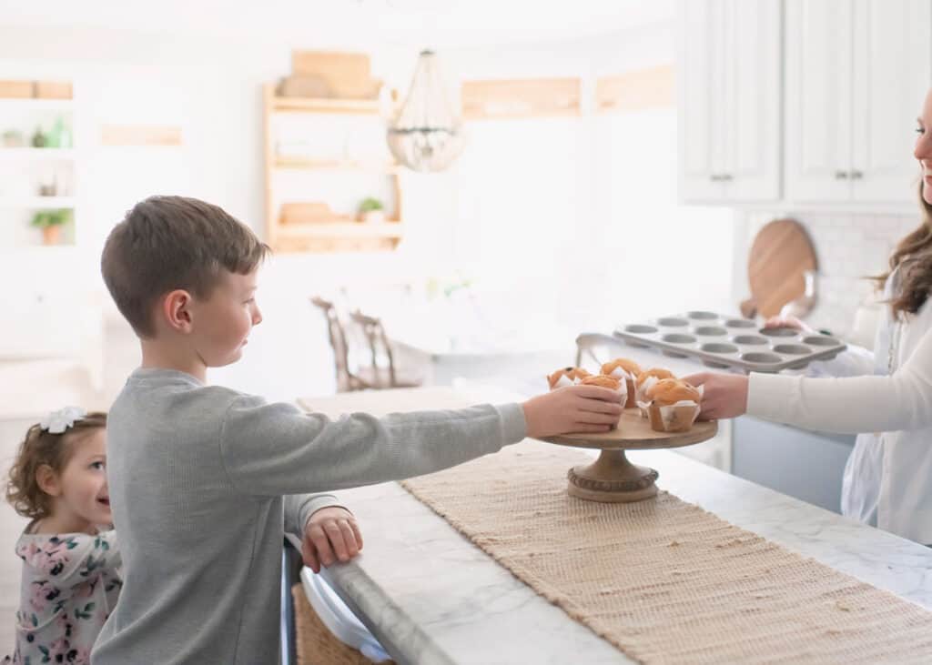 Add family and friends to warm up your white kitchen