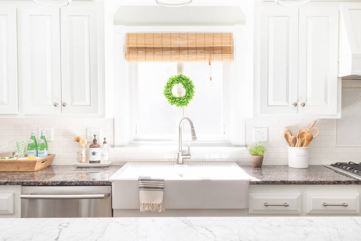 Farmhouse sink with discount white cabinets