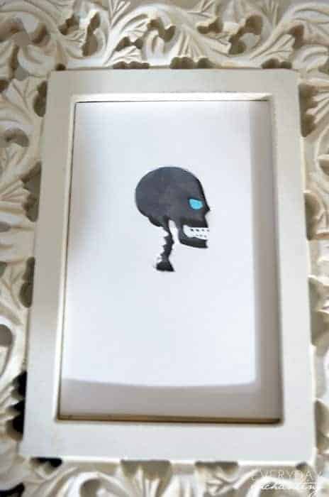 Surprise Spooky Cameo with Mod Podge | Learn how to make a spooky cameo with a glow-in-the-dark surprise using Mod Podge from www.ninahendrick.com
