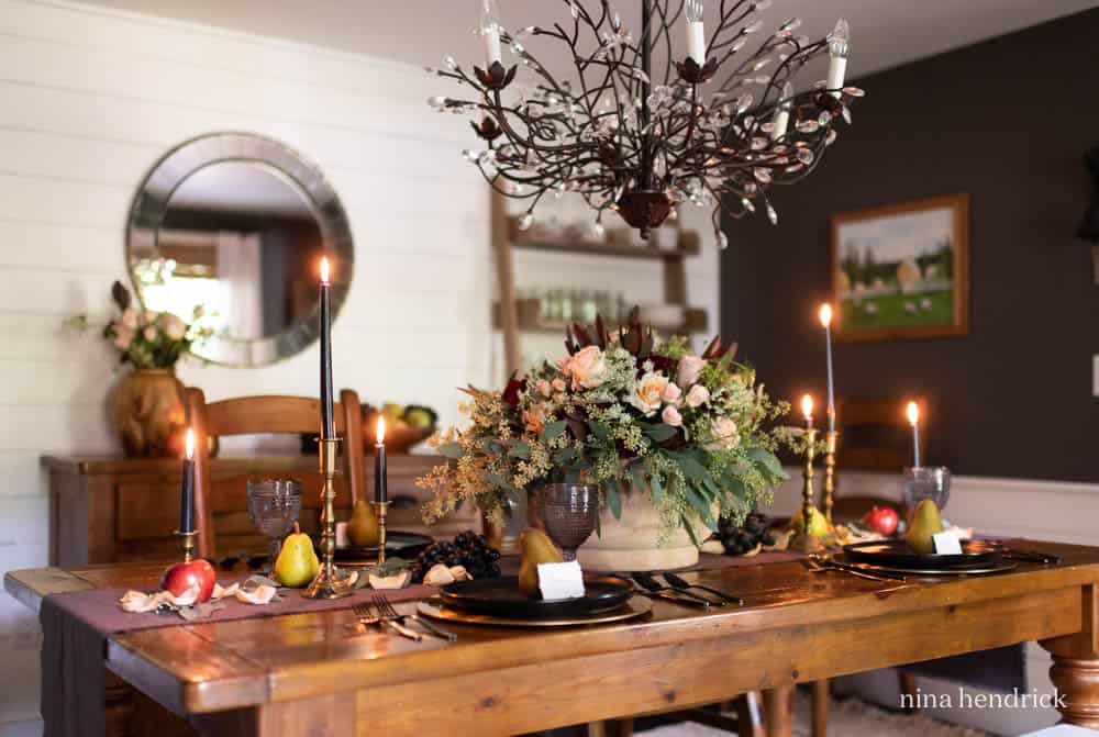 Contrasting autumn tablescape