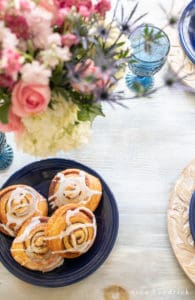 Mother's Day Brunch Table Setting Ideas & Tablescape Decorations