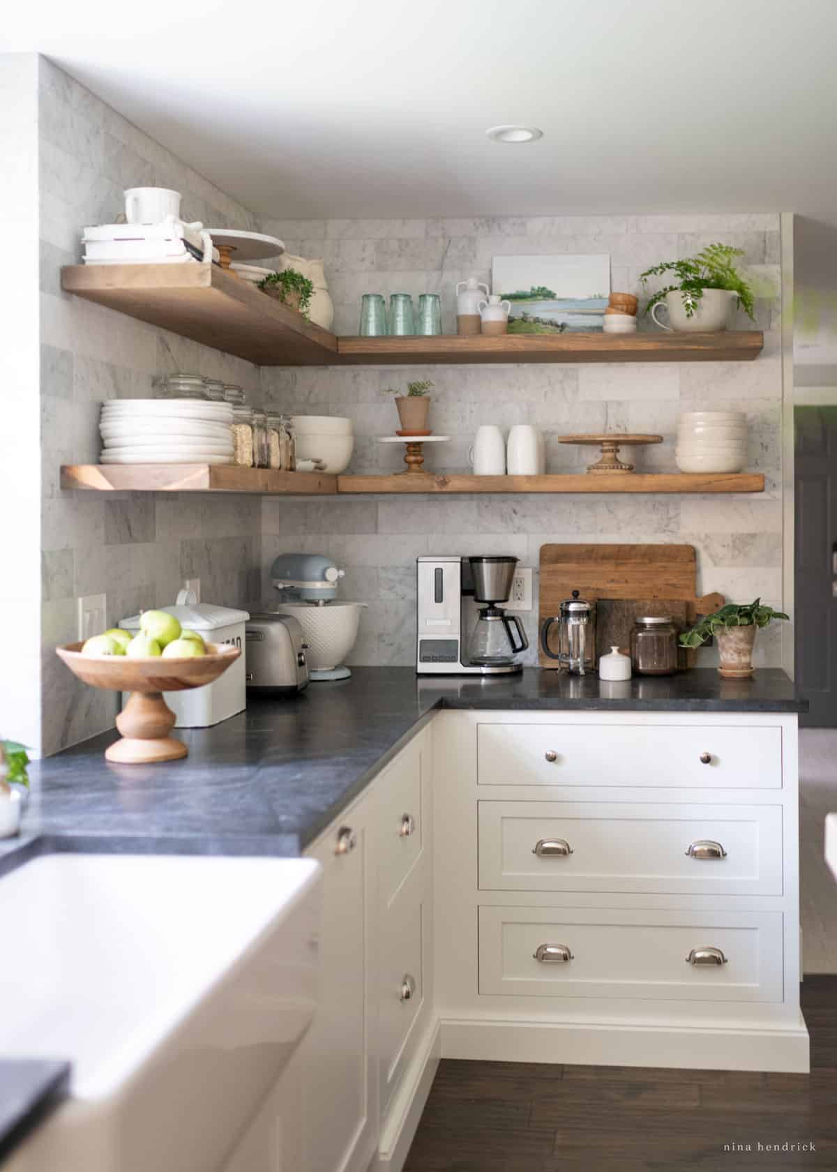 Kitchen shelf decorating ideas that mix style and practicality