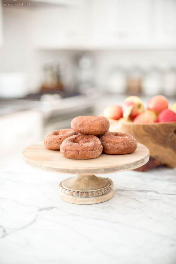 Simple Fall Decorating Ideas | This autumn home tour features easy and attainable decorating ideas for bringing simple fall touches into your home.