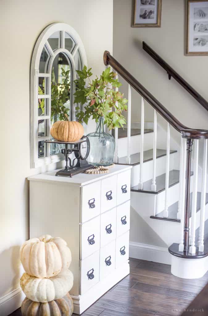 Simple Fall Entryway | Seasonal Simplicity Tours | Add simple seasonal autumn decor touches to your entryway to welcome visitors to your home!