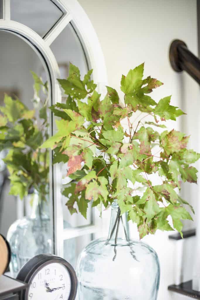 Simple Fall Entryway | Seasonal Simplicity Tours | Add simple seasonal autumn decor touches to your entryway to welcome visitors to your home!