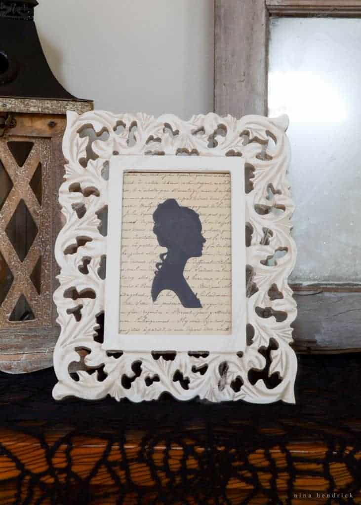 Get creepy crawly decorating inspiration from this vintage-inspired spooky Halloween foyer decor.