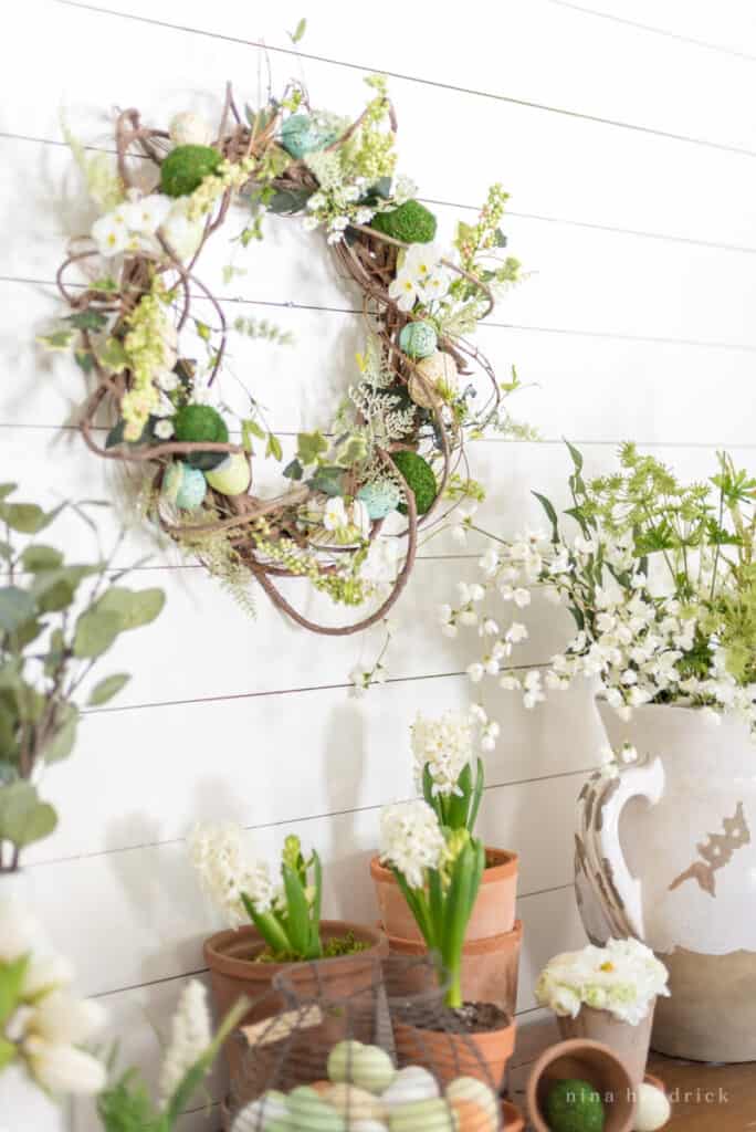 How to create a vignette for spring with a decorative egg wreath and spring bulbs