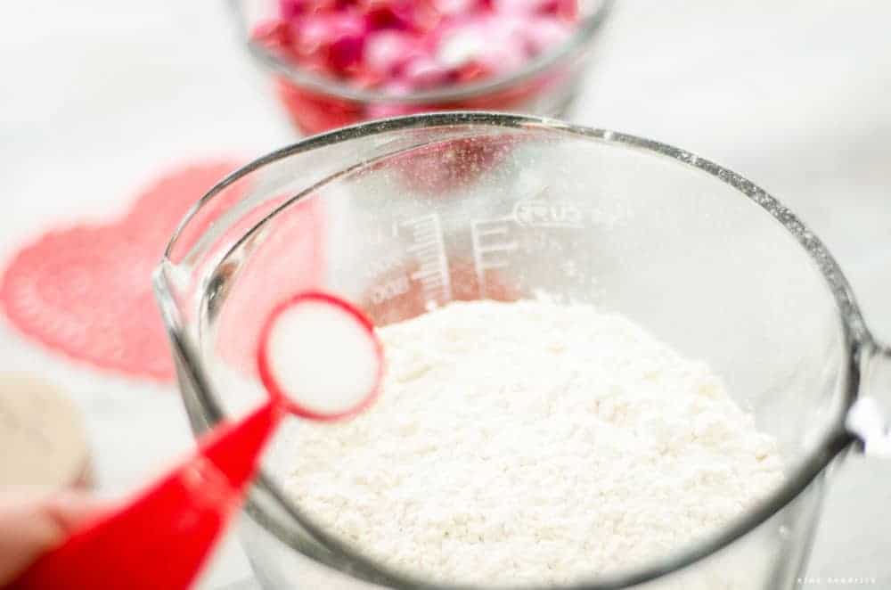 Measuring flour from a glass cup