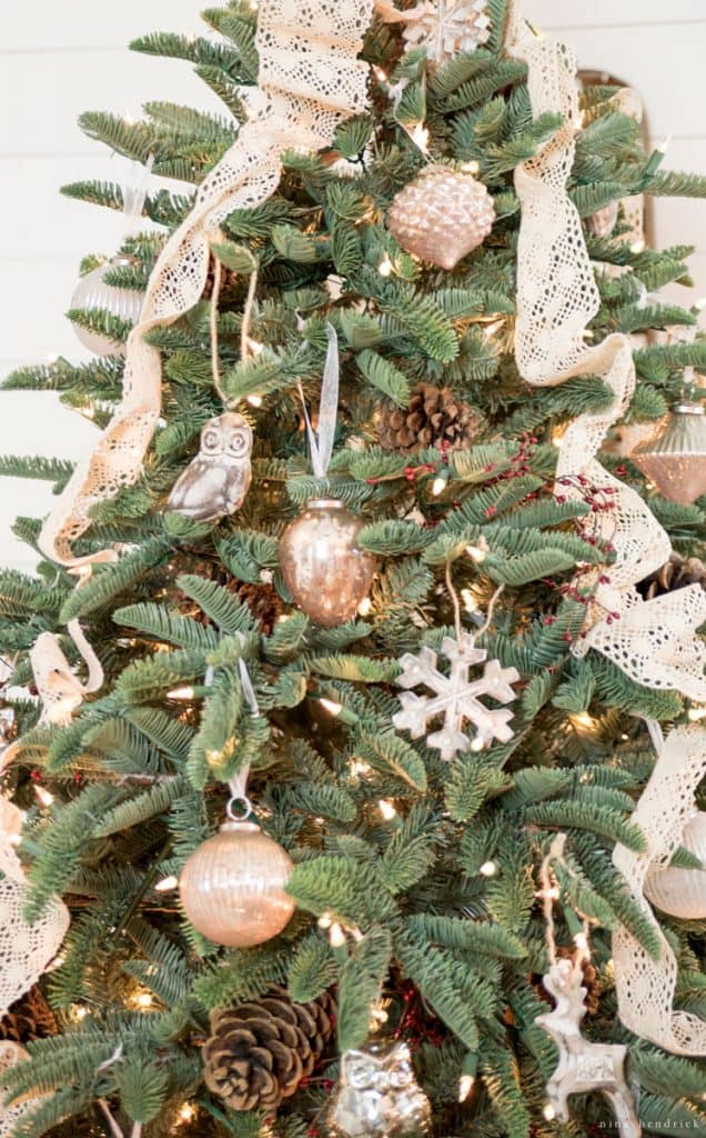 Woodland themed Christmas tree decor ideas 